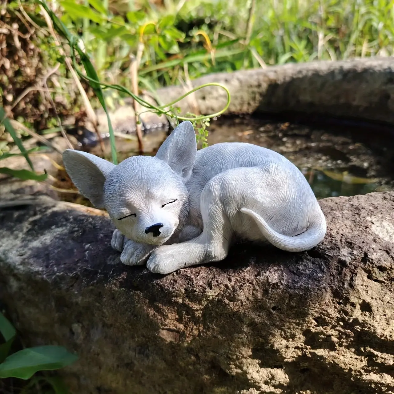 Cute Chihuahua Dog Garden Decoration, Garden Sculptures Statues, Resin Animal Statue Home Garden Ornament, Outdoor Decor, Family Decoration
