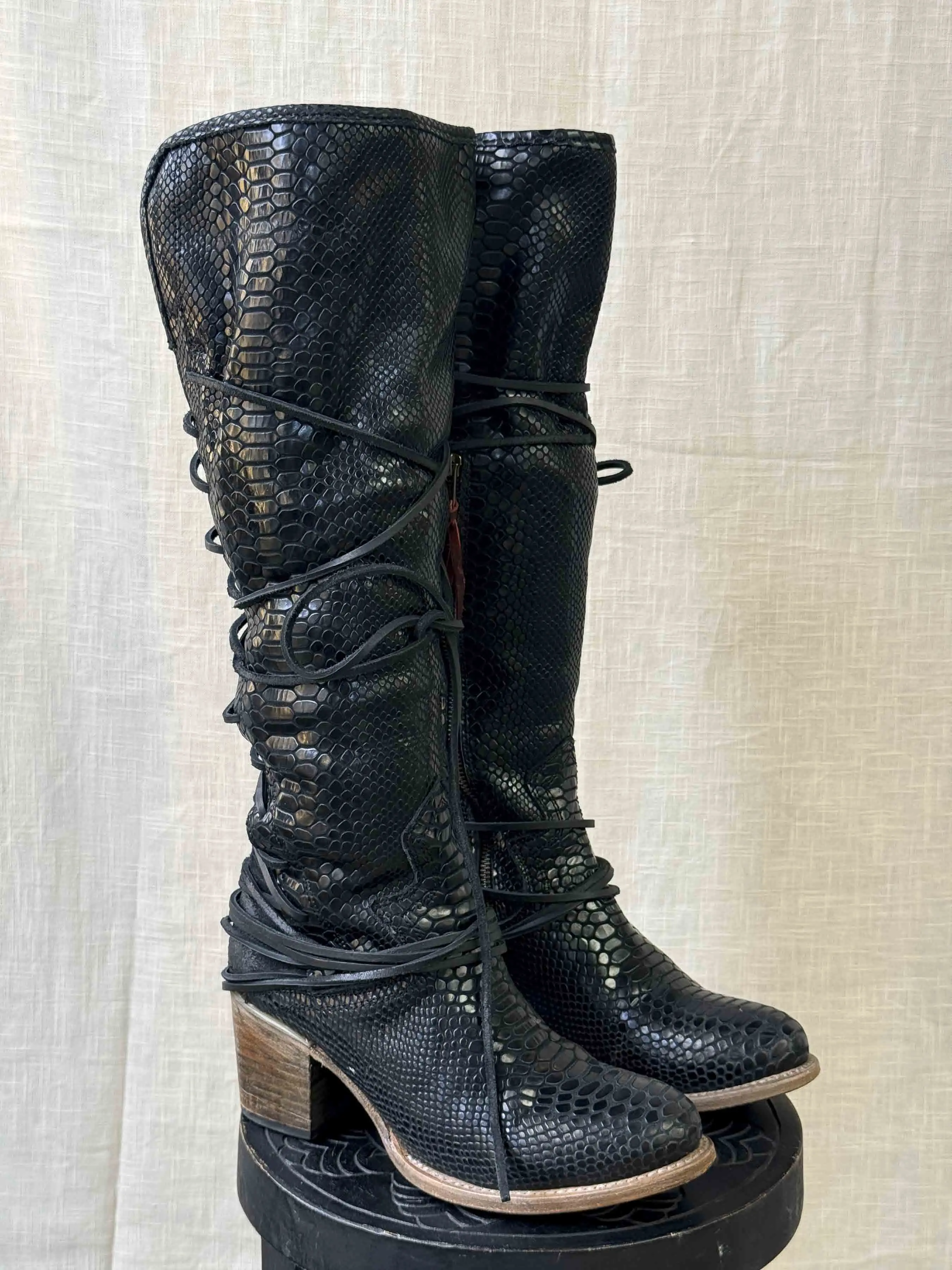 Pre-loved Freebird Black Snakeskin Lace Up Boots - Size 11