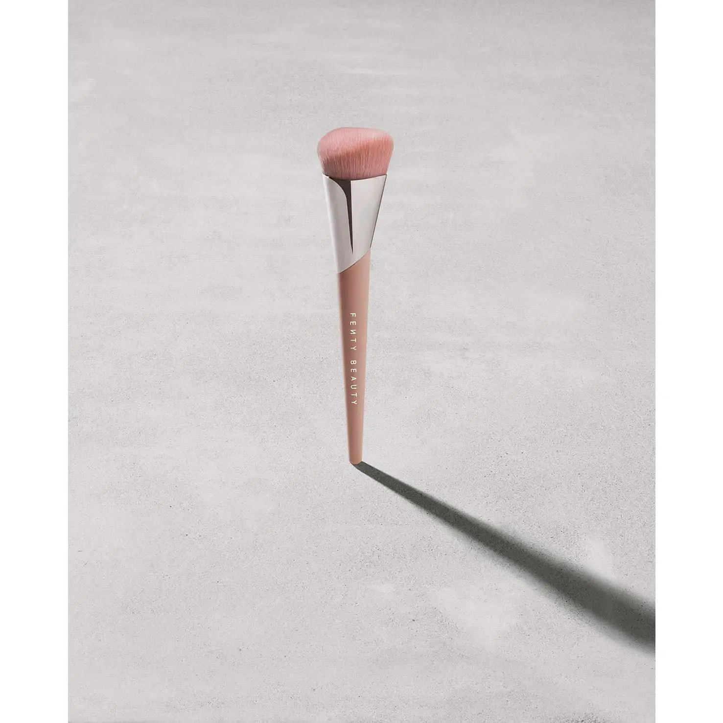 Fenty Beauty Foundation Brush 145 Fenty Beauty Foundation Brush 145