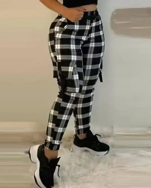Women’s high-waisted elastic cargo pants with plaid print, comfortable casual tapered fit