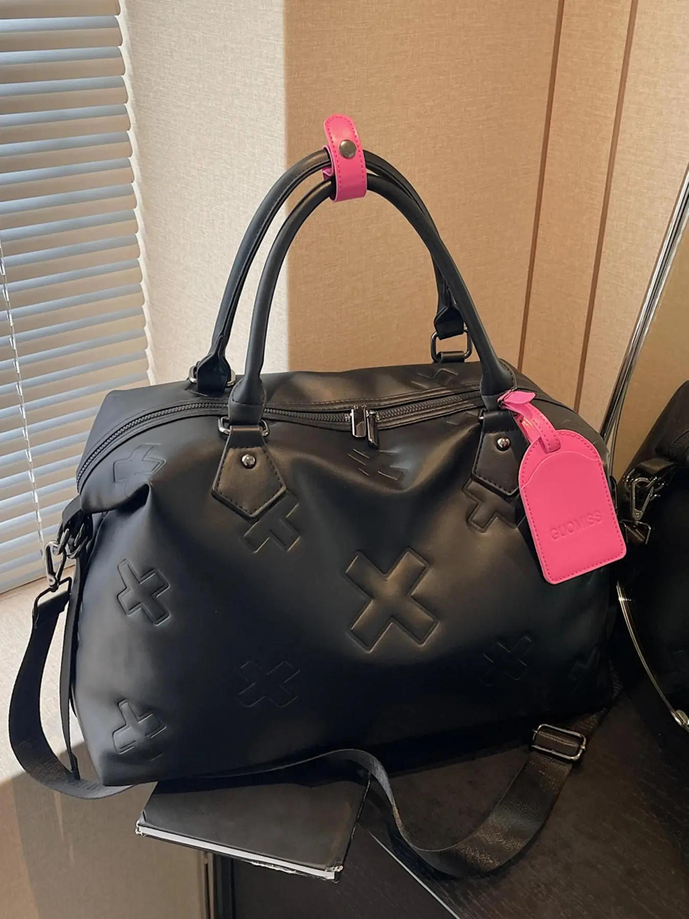 Cross Embossed Handbag, Contrasting Color Design, Travel Essentials, Portable Single-shoulder Commuting Large-capacity Boston Bag, Single-shoulder Crossbody Multi-purpose Commuter Bag, Suitable for Short-distance Travel