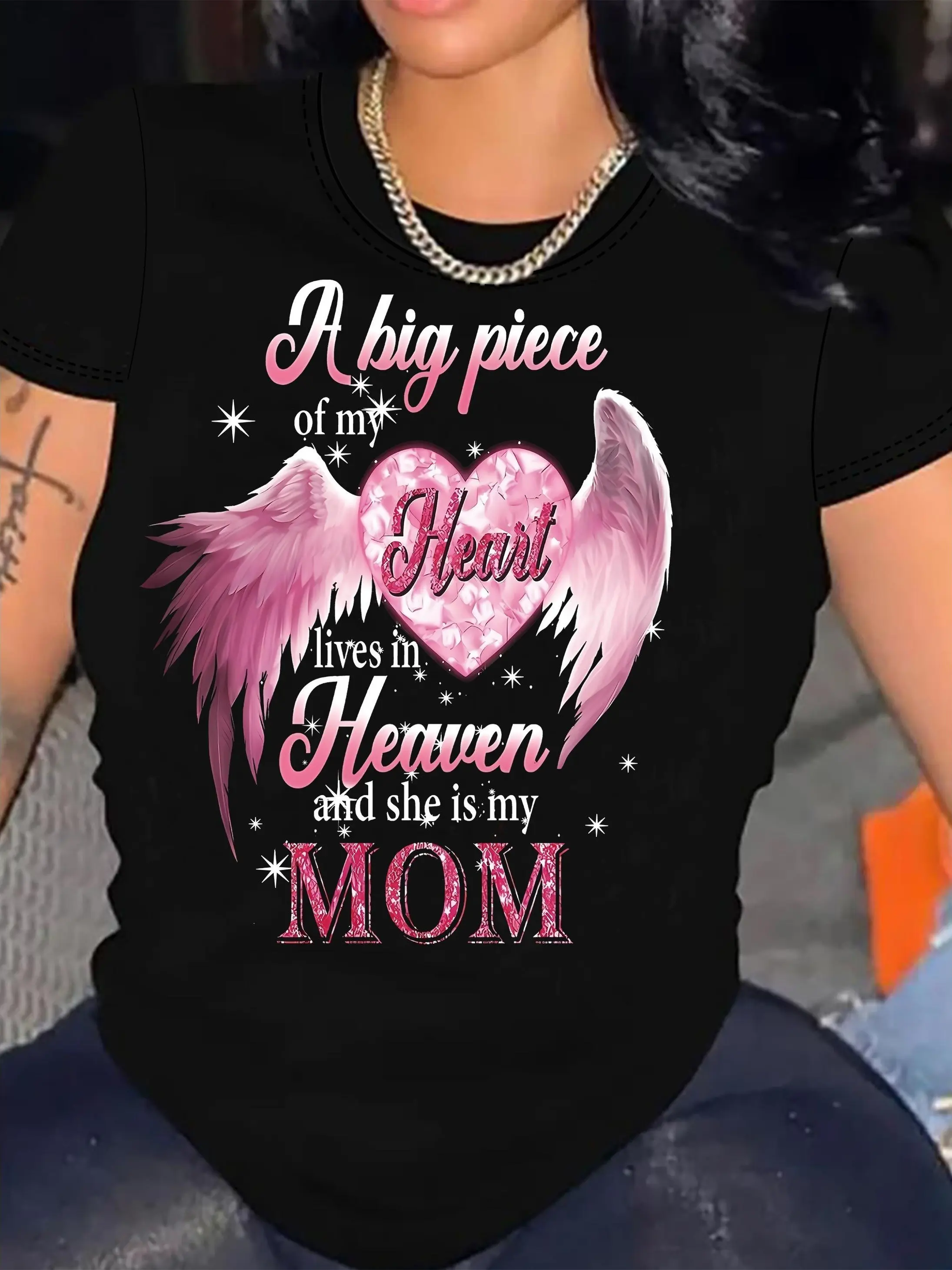 Women's Mom Memorial Graphic T-Shirt, 100% Cotton Loose Fit Tee with Pink Angel Wings, Short Sleeve Casual Top, Remembrance Sympathy Gift for Ladies, Tshirt, Lady, Jersey, Glitter, Smooth, Denim, Fluffy, Baggy, Ribbed, Shiny