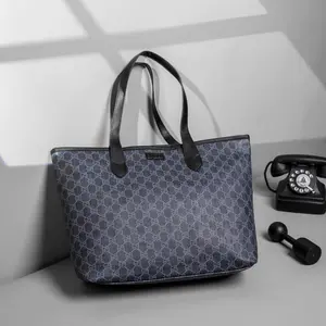 Aysoi Classic Tote Bag in Deep Grey Leatherette with Letter Print Retro-inspired fashion style, suitable for commuting and shopping Ideal for fashion-forward professionals and vintage enthusiasts