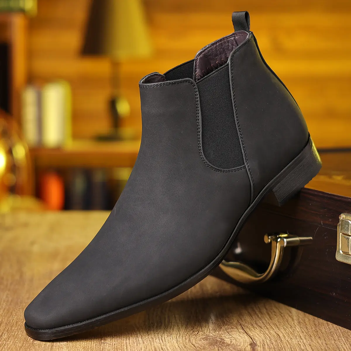 New Men's Chelsea Boots-a stylish smart-casual choice featuring a refined matte finish and comfortable soles, suitable for a variety of occasions ranging from daily wear to cocktail parties (Black).