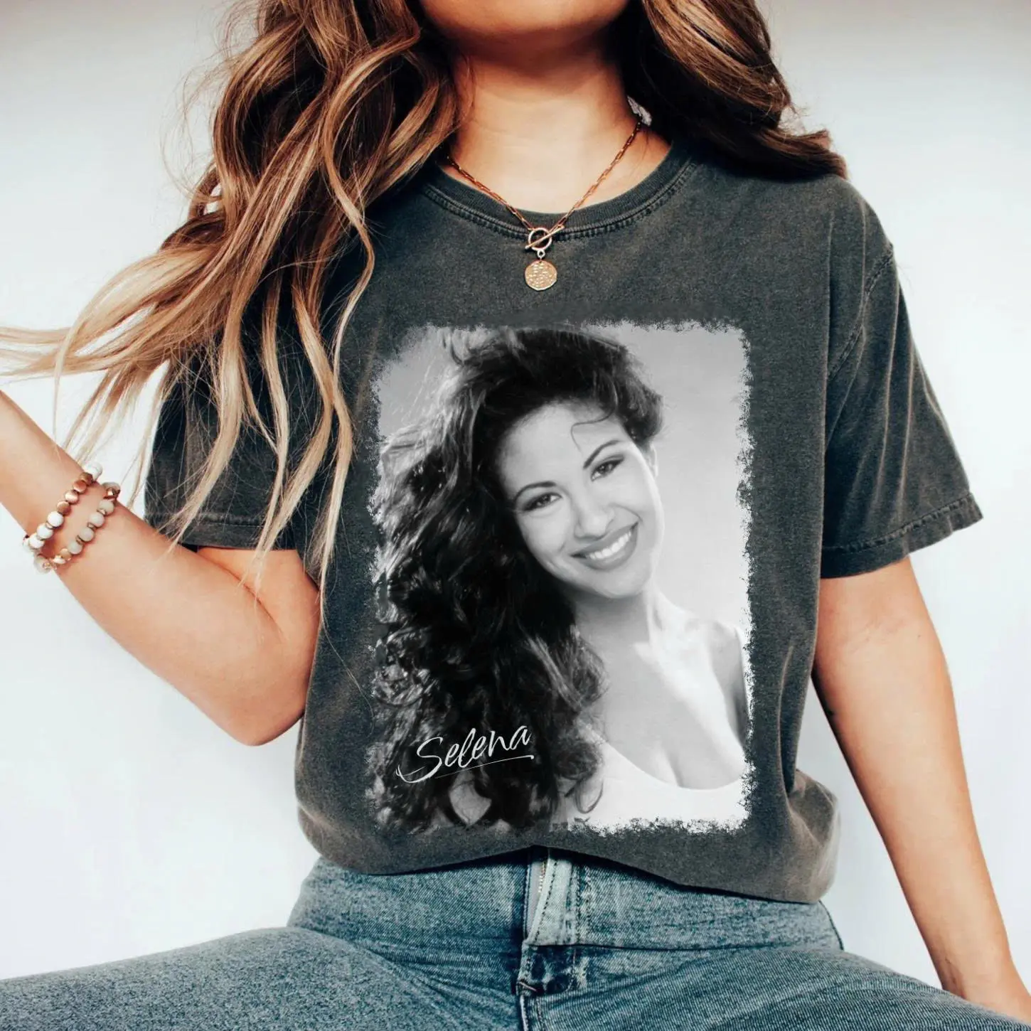 Selena Quintanilla Vintage 90's Graphic Unisex T-Shirt, Selena Crew Neck Shirt, Music Tee Gift For Fans, Gift for Him Her Womenswear Top