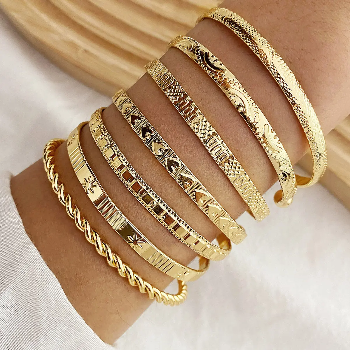 Beating pattern arrow rhombus pattern exaggerated personality hexagram twist opening bracelet 7-piece set