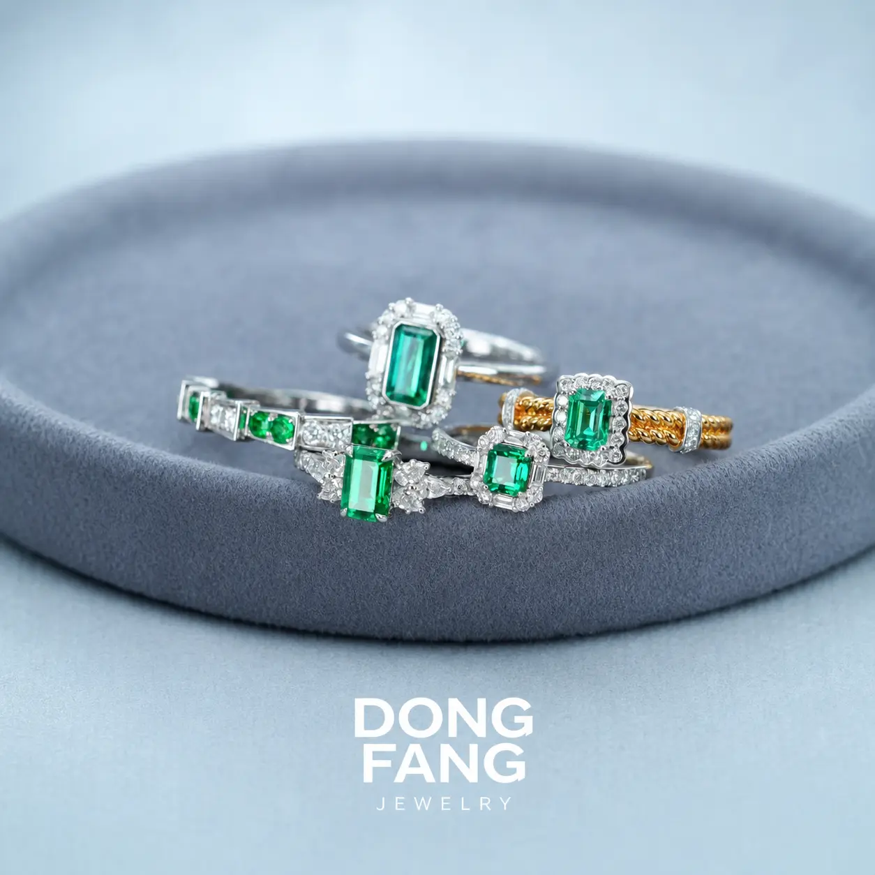 AU750 Natural Emerald Ring - Emerald Stone, Verdant Green (VVG), Exquisite Minimalist Design