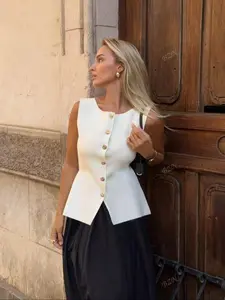 Women's Plain Metal Button Design Sweater Vest, Casual Sleeveless Round Neck Knit Top for Spring, Fashion Women's Knitwear for Daily Wear