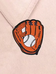 Vintage Baseball Glove Enamel Pin Classic Sports Style Retro Baseball Lover Alloy Brooch Backpack Clip Fashion Accessory