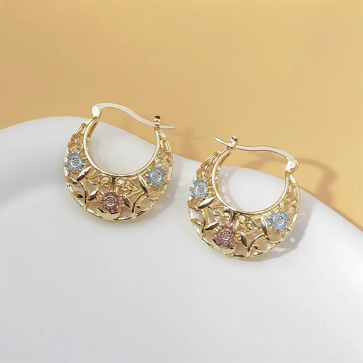 Gift for Mom Mexican-style  pattern Little Flower gold-coloured hollow hoop shape earrings, statement earrings, elegant party earrings, Trendy Jewelry, the perfect anniversary and couples
