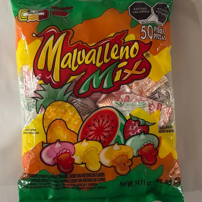Marcalleno Mix. Bag with 50 pieces. Strawberry, pineapple, tamarind, mango, cherry and watermelon filled marshmallows. Gooey center, delicious flavors! Bag 400 grams