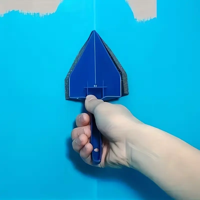 Triangular Painting Brush with Durable Plastic Handle, Ideal for Corner & Tight Space Applications, Perfect for Artistic Creations