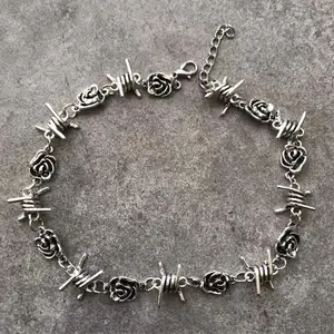 I want to be a rose with thorns. Design sense vintage personality thorn necklace. Gothic thorn clavicle chain is cool.