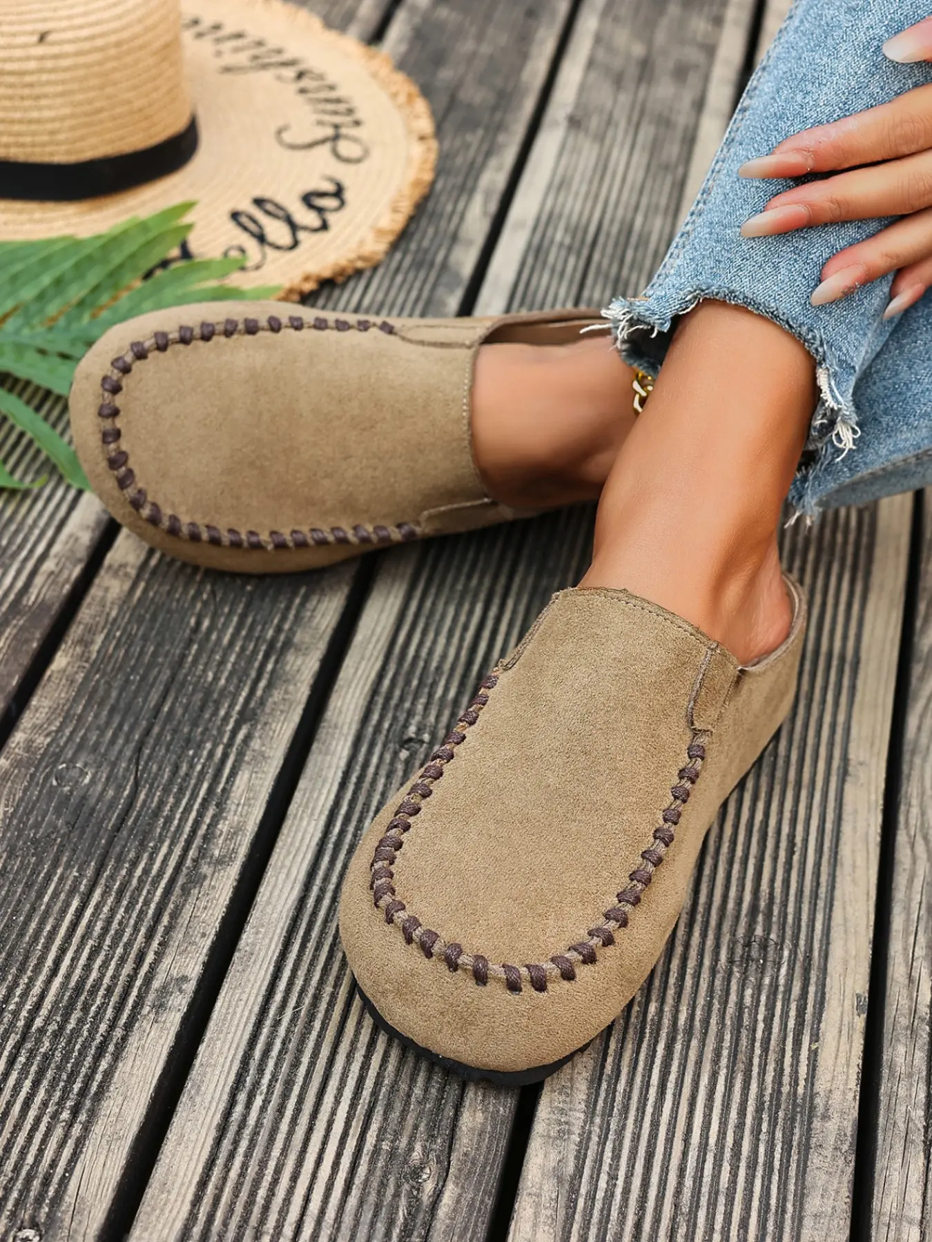 Women's Fashion Flat Streetwear Mules, Clogs Mules, Slip-On Low Heel Walking Shoes, Closed Toe Design, Comfortable & Stylish Footwear for Daily Wear, Mule Flats