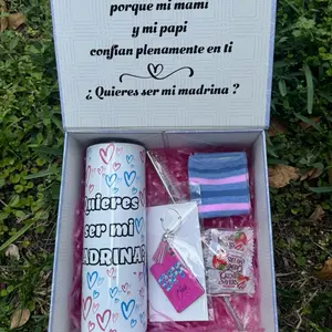 Gift box incluye un tumbler de 20 oz y llavero personalizado. Sorprende a tus mejores amigos