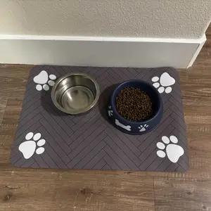Quick-Drying Absorbent Pet Feeding Mat for Dogs and Cats, Non-Slip Rubber Bottom, Dark Polyester Surface for Indoor Use