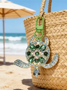 Diamond-studded sea turtle keychain, ocean-themed alloy keychain pendant, fashionable bag accessory, realistic marine animal creative charm, sparkling keychain, suitable for backpack, wallet, phone, earphones, car keys, a must-have for fashionable girls