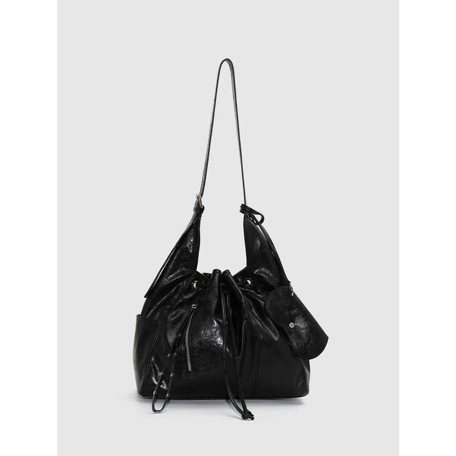 URBAN REVIVO Women's Drawstring Shoulder and Crossbody Bag, Plain Faux Leather Purse with Chain Detail, Medium, Crossbody Bags For Women, Shoulder Bag For Women