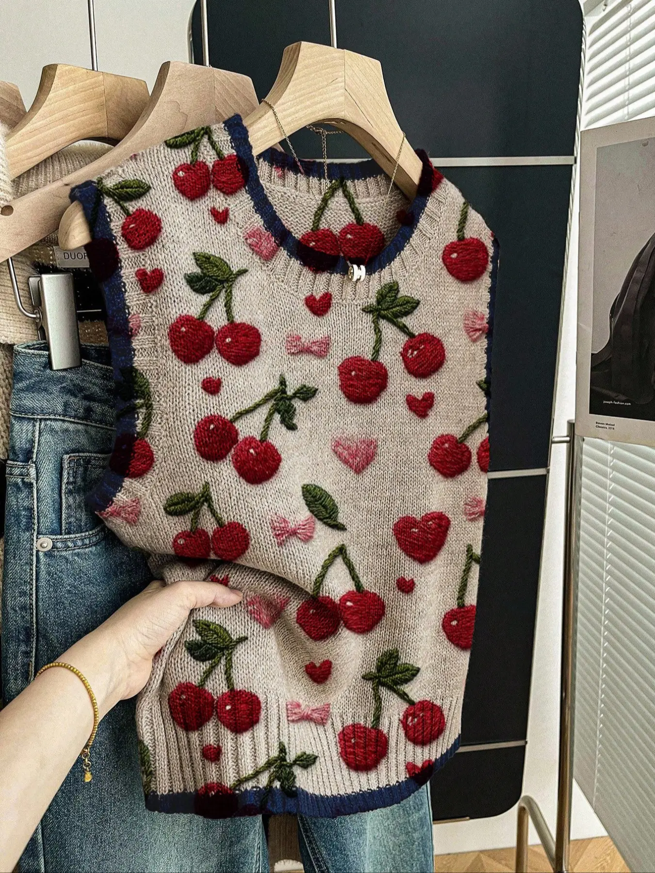 Women's Casual Fitted Knit Top, Summer Back-To-School Style, Loose Round Neck Sleeveless Sweater, Deep Blue Cherry Print, All Seasons, Knitted Top, Knitwear
