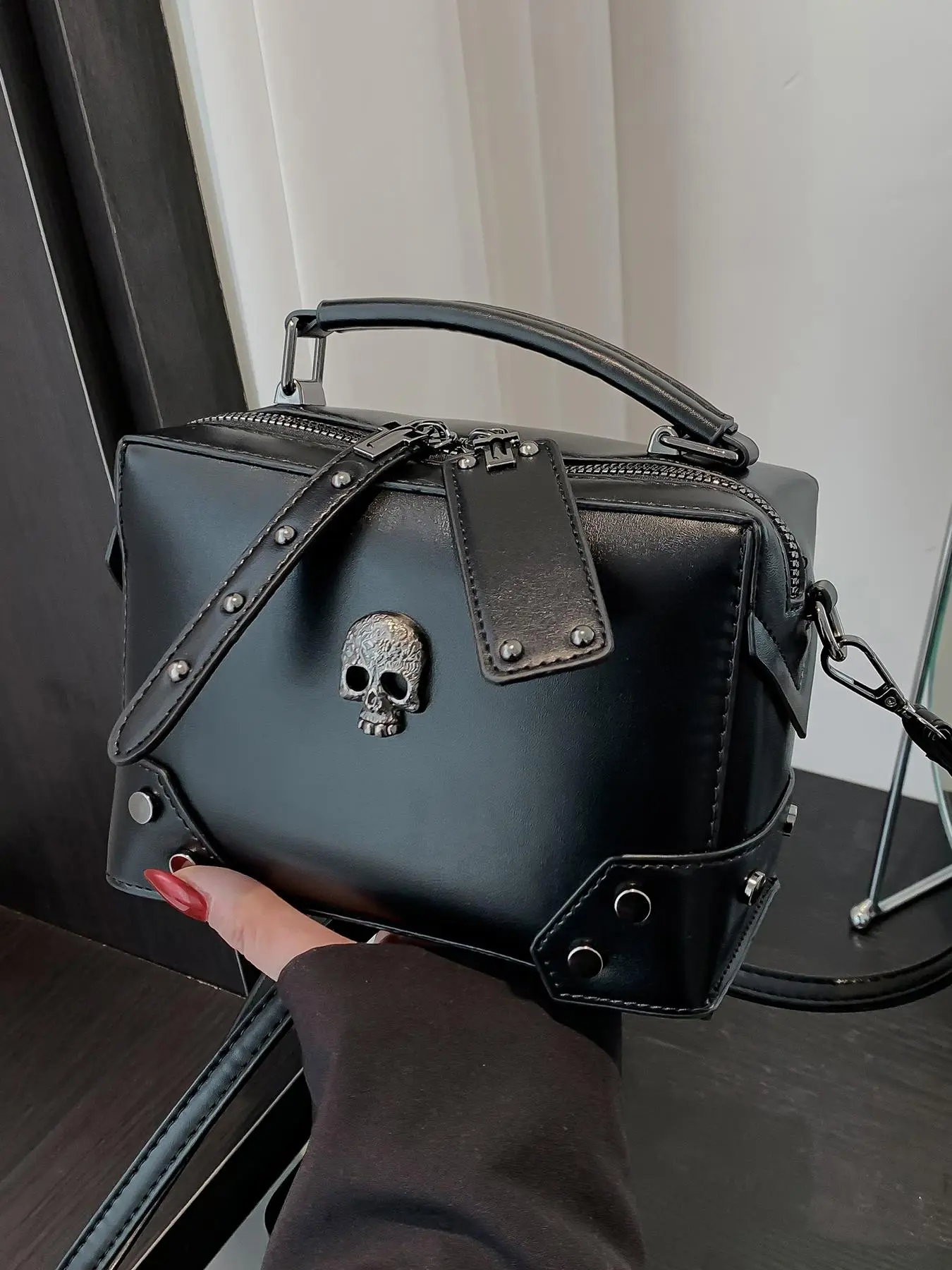 Women's Punk Style Skull Design Crossbody Bag, Fashionable Solid Color Messenger Bag, Trendy Crossbody Bag for Daily Use, Casual Shoulder Bag, Casual Crossbody Bags