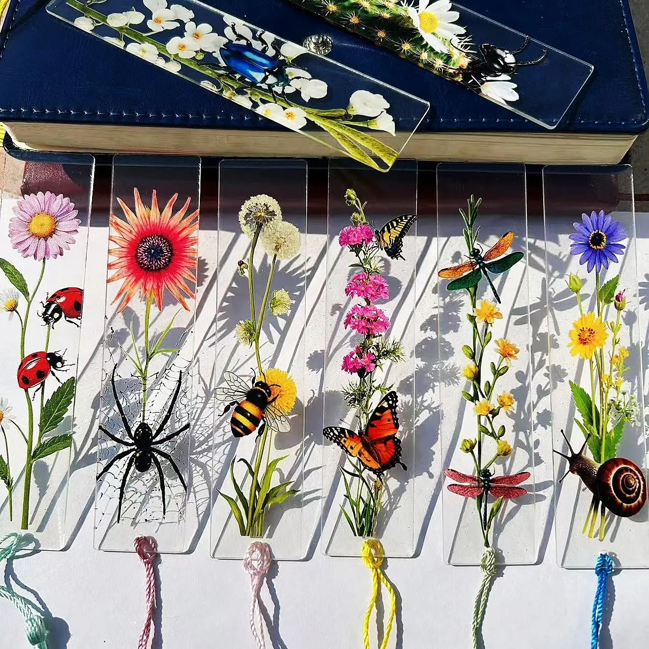 8 pcs Acrylic Bookmarks Set, Transparent Floral Insect Tags, Bee Butterfly Spider Designs, Reading Lovers Gift, Office Teaching Supplies,Need to tear off the film, Book Accessories