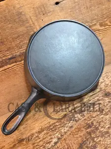1930's Unmarked Wagner #8 Skillet with Heat Ring. FANTASTIC daily user for a great price!