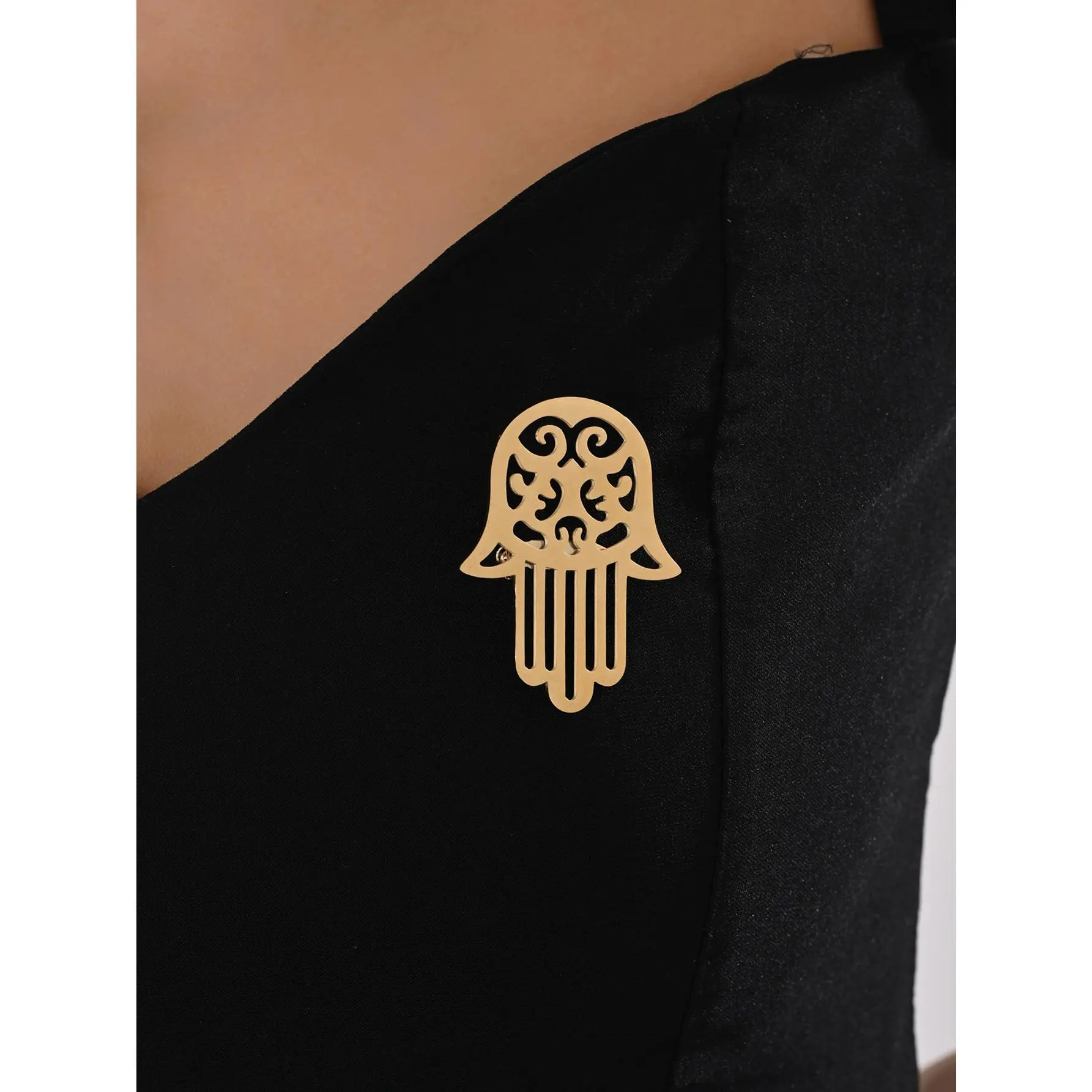 Elegant Hamsa Hand Brooch with Geometric Golden Hollow Design - Stainless Steel Meaningful Symbol for Unisex Casual Wear, Brooch Pins, Daily