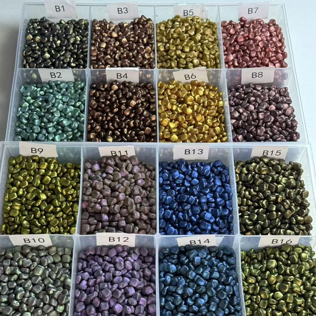 【B1-20】20 Different Colors Stone Shape Glass Bead （30ML/Bag ）