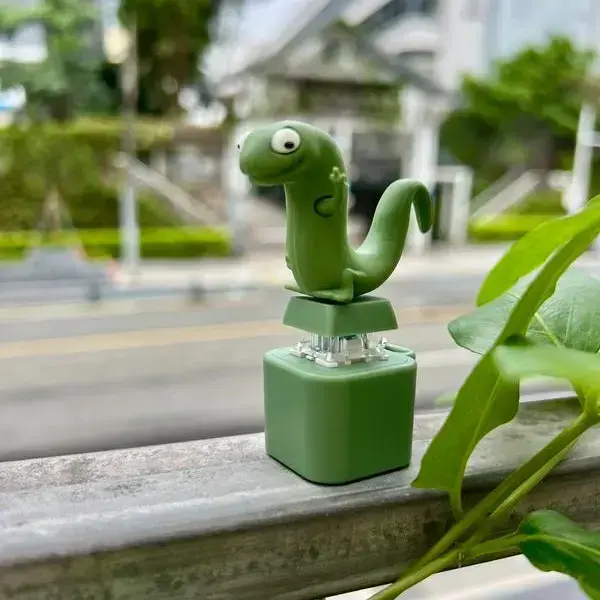 Veliora Cute Lizard, Frog & Coquí Button Keychain - Rechargeable LED Light, Color-Changing Sound Toy, Decompression Accessory - Funny Keychains for Car Keys, Valentine's Gift for Kids
