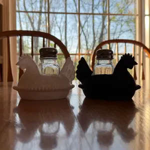 Salt & Pepper Nesting Hen Set Farmhouse Kitchen Decor Chicken Shakers Holder Set for Salt and Pepper