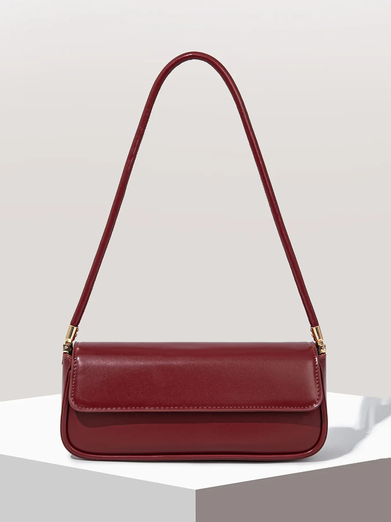 Retro fashion minimalist single shoulder handbag, Flap shoulder bag, niche classic baguette bag style, exquisite strap elegant and versatile, lightweight and small suitable for daily commuting, shopping dating, afternoon tea, etc., Fashionable Bags