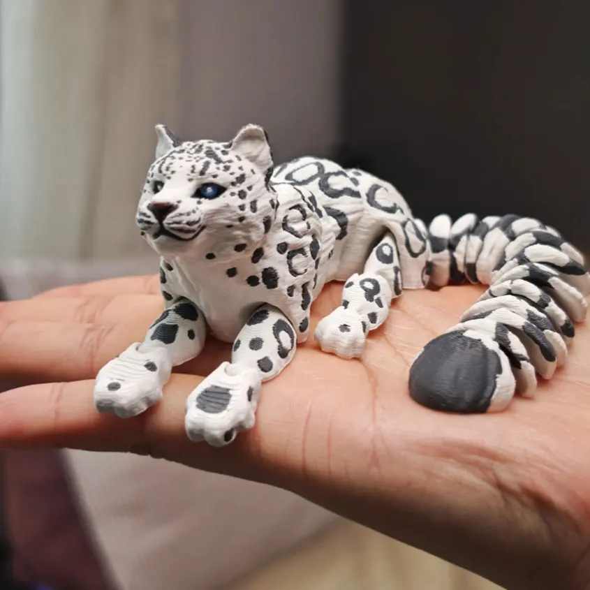 1 Piece 3D Printed Snow Leopard Art Figurine, Decorative - Brown Black White Fur Texture, Stable Base - for Home, Office Decoration - Perfect Gift for Christmas, Birthday - Wildlife Collection Decoration, Collectible Room Decor, Animal Decorations