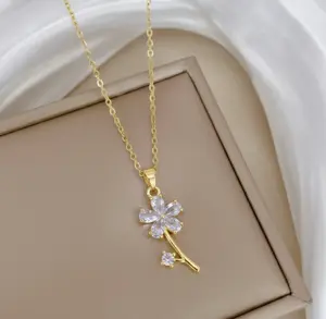 Flower pretty diamond neckless