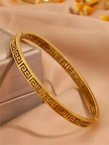 Great Wall Patterned Wristband in Stainless Steel, Stylish Casual Accessory for All Seasons, Perfect Gift for Birthdays and Daily Wear, Exquisite Bracelet