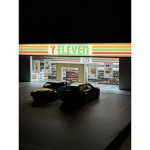 NEW Limited edition 7 Eleven Diorama Hot Wheels Mini GT display 1:64 with LED lighting