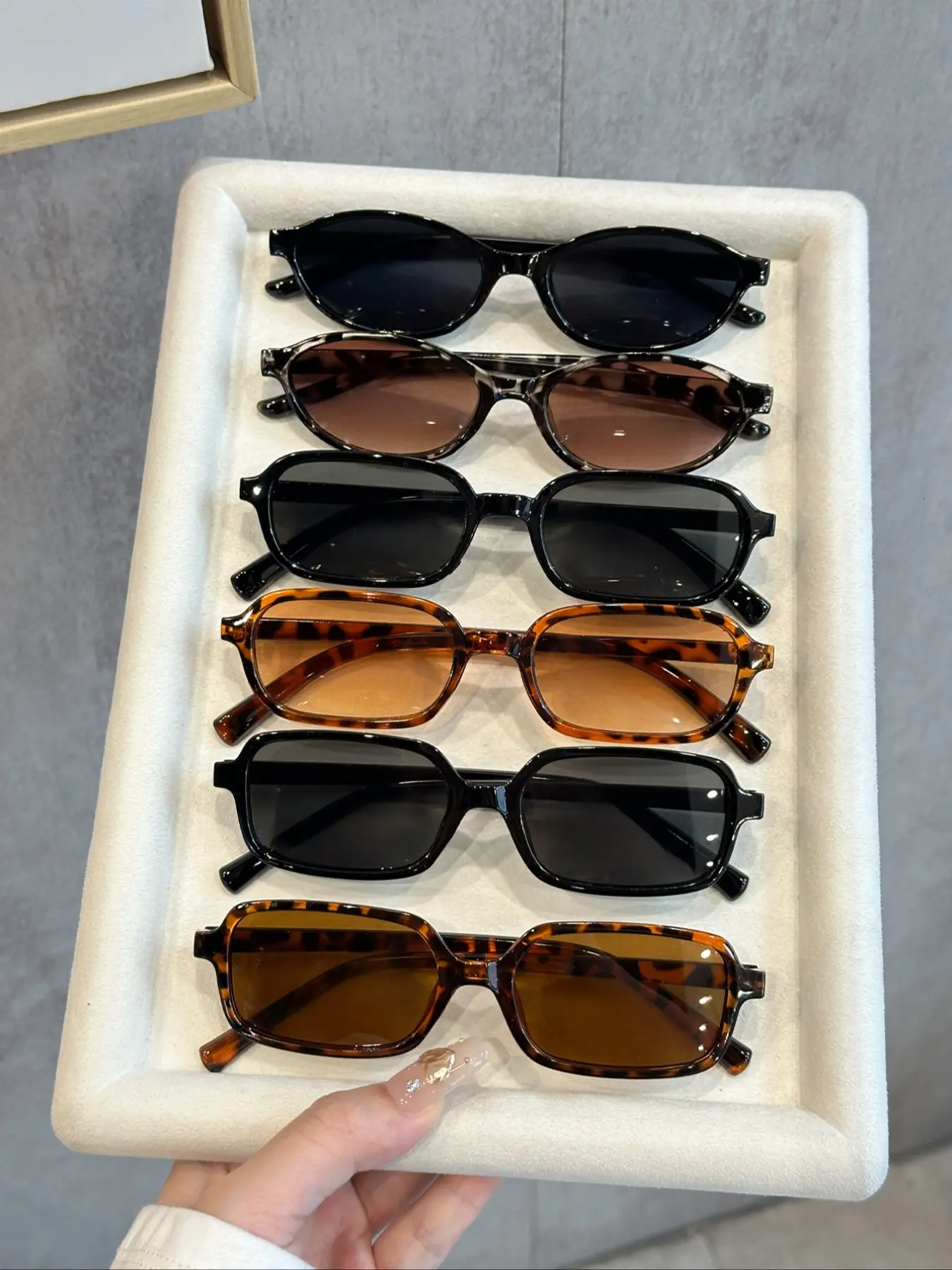 Unisex Retro Tortoiseshell Tinted Lens Plastic Sunglasses, Trendy Styling Sunglasses, Small Frame Casual Multicolor Shades, Vintage Trendy Sunnies, Perfect for Driving Camping, 6 Pairs Pack Set