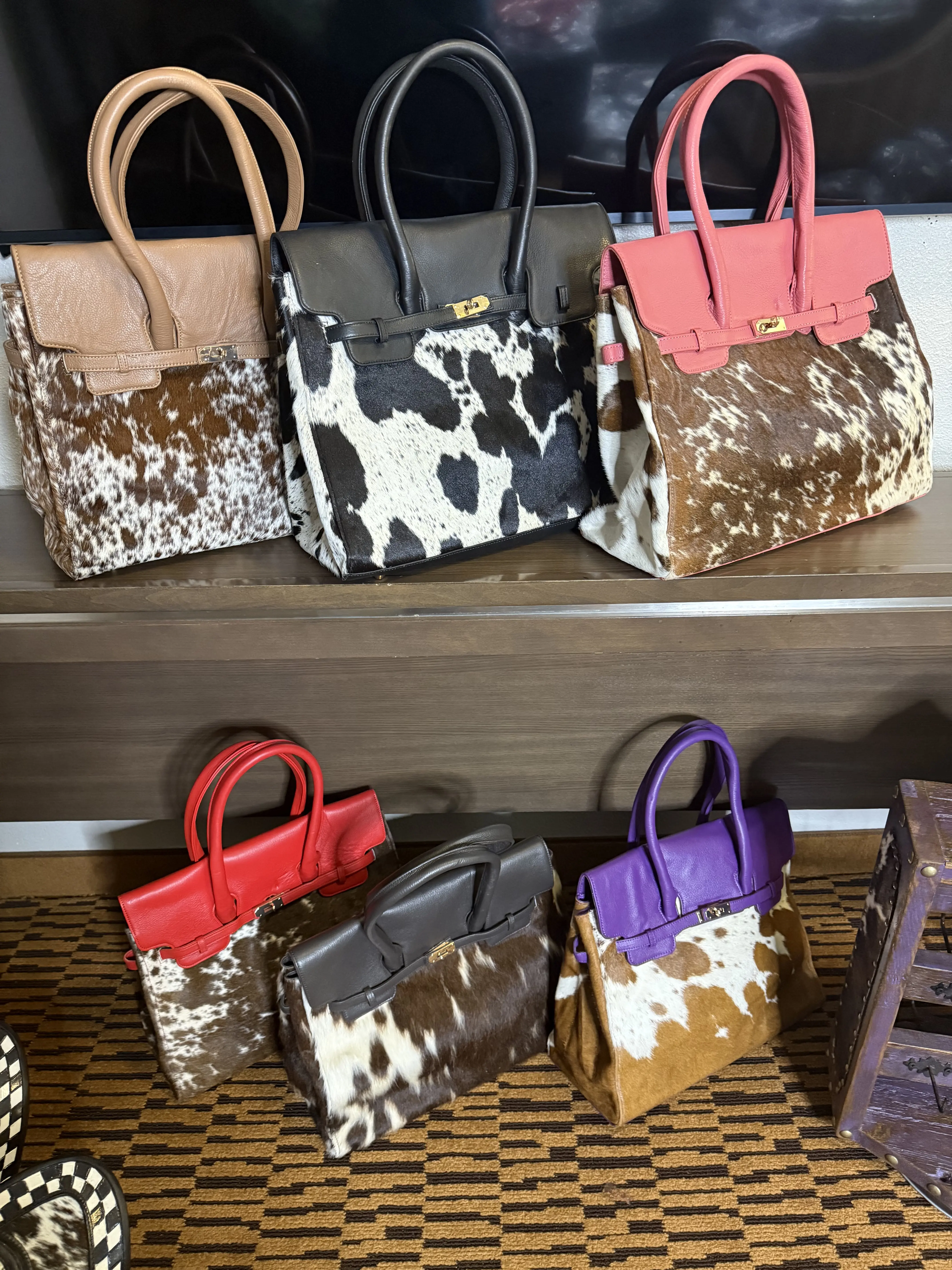 Country Style Cowhide Totebag - Handcrafted Leather Tote with Unique Cowhide Pattern and Durable Construction