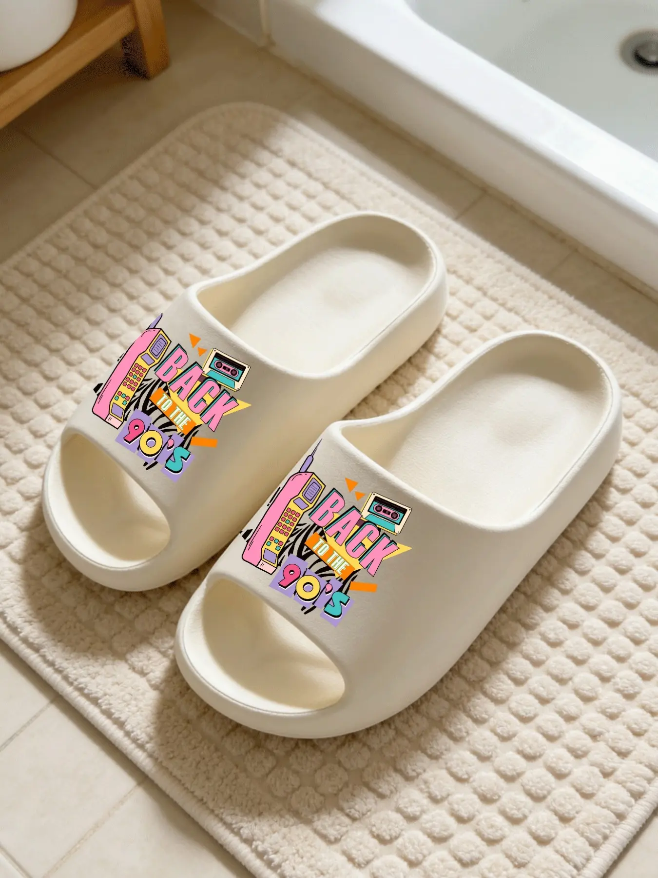 1 Pair Back To The 90s Themed Retro Printed Thick Sole Slippers, American Retro Y2K Style, Non-slip Soft Sole, Indoor & Outdoor Dual-use, Open Toe Slides, Exclusive for Retro Lovers, Bathroom Casual Slippers