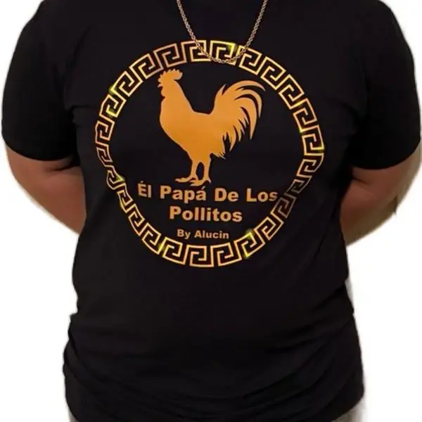 El papa  de los pollitos (By Alucin) rooster t-shirt with iconic phrase