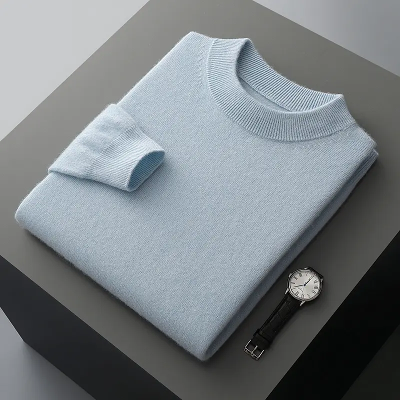 Half high neckline in light blue