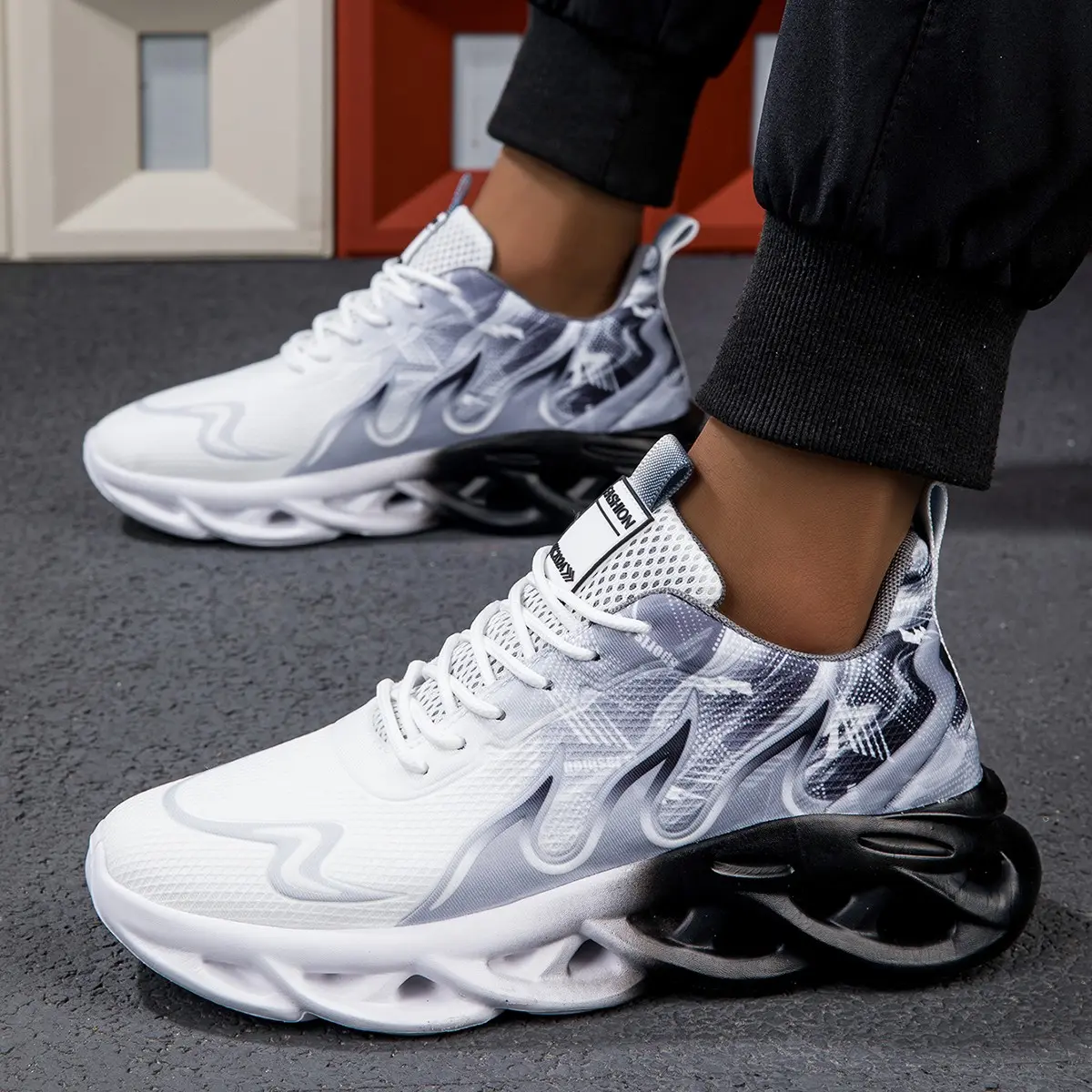 Men's casual sports shoes with fashionable gradient fried twist soles are perfect for outdoor dates and street parties Sneaker Athletic
