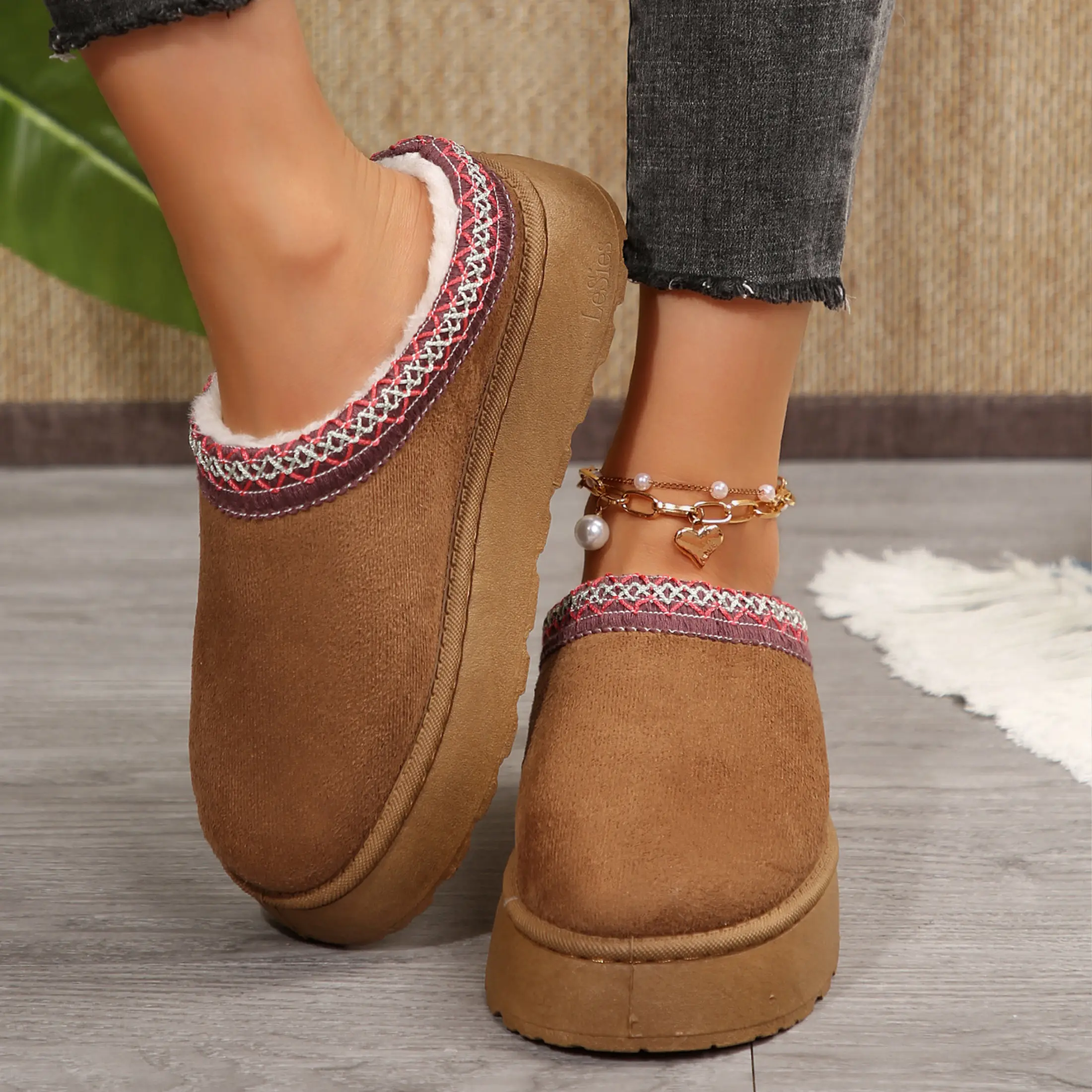 Women's Slippers with Cozy and Durable - Outdoor Non-Slip Comfort with Thick Flat Soles and Platform Snow Boots Perfect for Winter