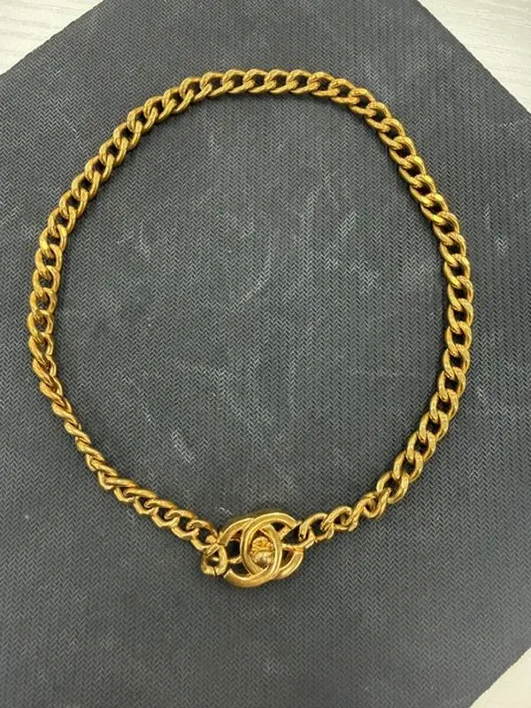 Pre-owned CHANEL TURN LOCK NECKLACE GOLD IB26070014