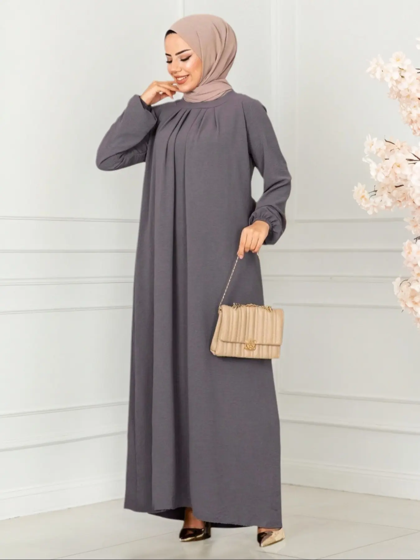 Elegant Women's Long Dress with Round Neck and Lantern Sleeves, Casual Loose-Fitting Design for All Seasons, Plain Pattern Fashion, Modest Dress, Muslim Dress, Hijabi Cute Dresses