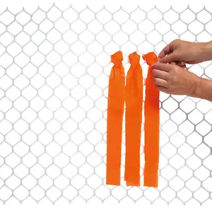 DIY Streamer Fencing Backdrop Decoration