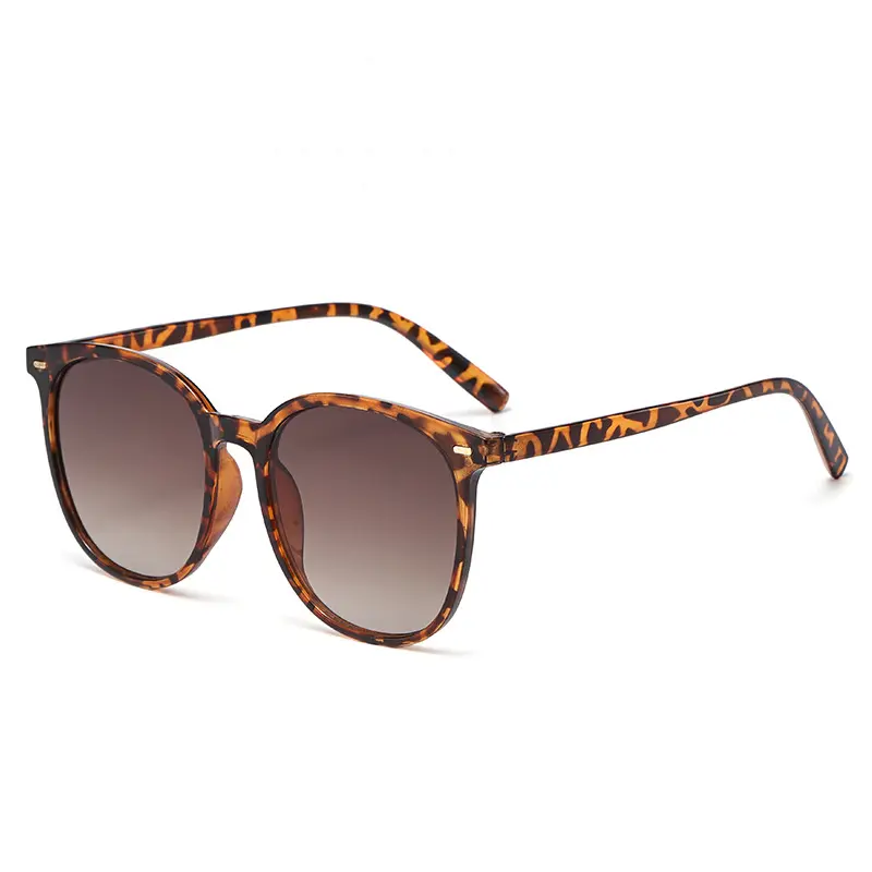 Trendy Leopard Print Sunglasses with Gradient Lenses for Stylish Protection