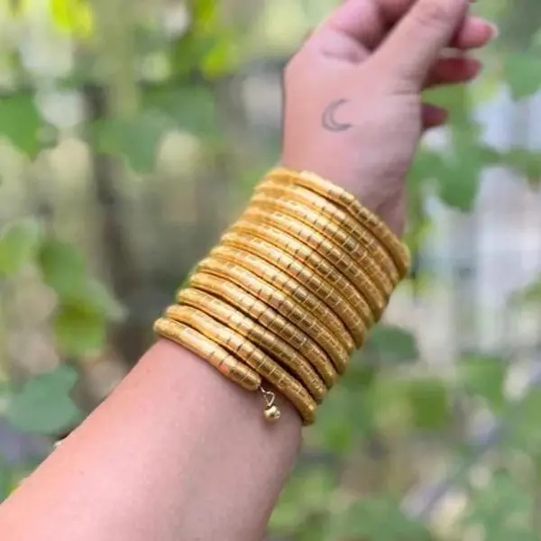 Spiral bangle