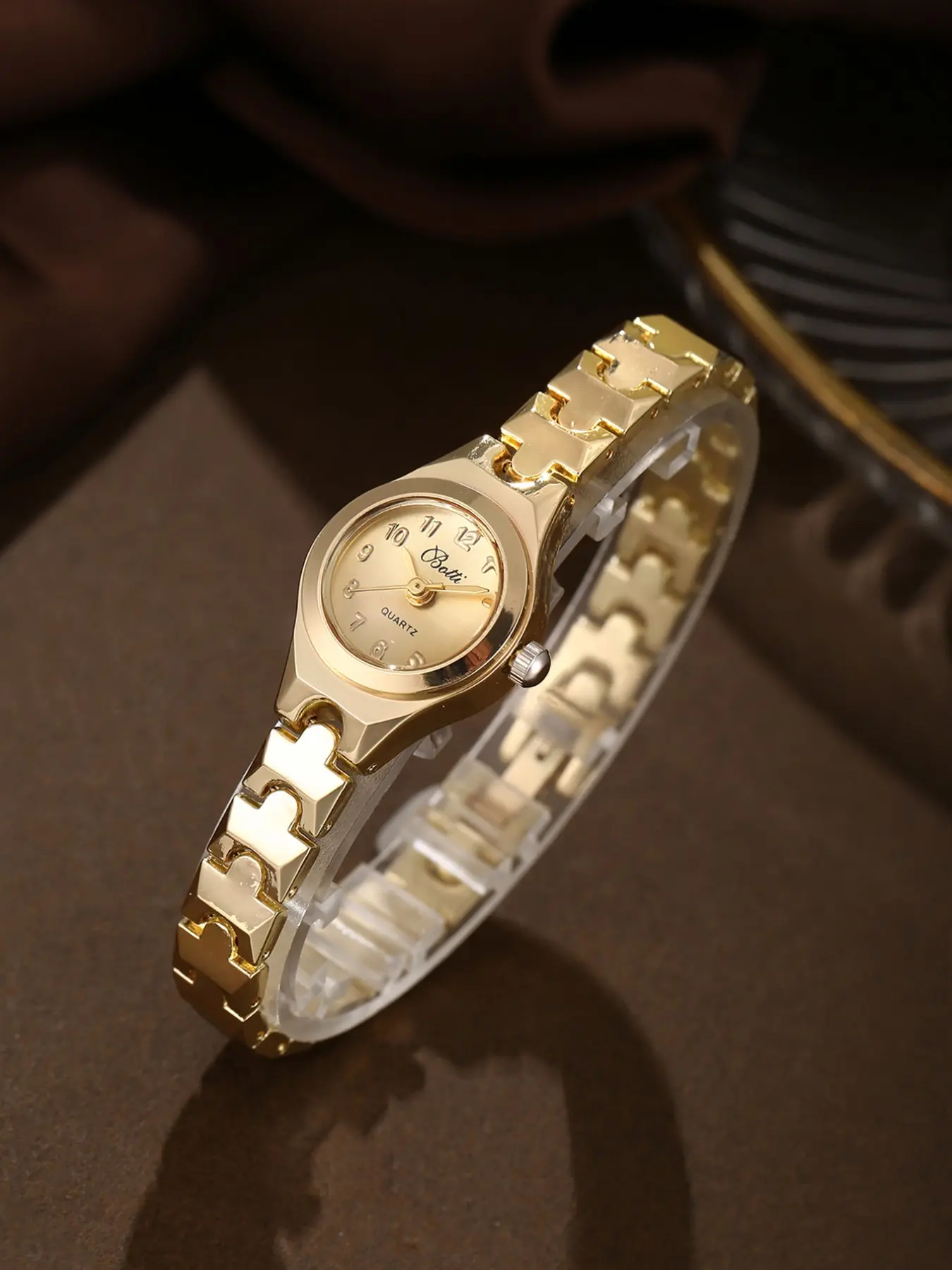 Elegant Vintage Style Women's Casual Quartz Watch, Fashionable Wristwatch, Small Dial Design, Perfect Gift for Daily Wear, Parties, Birthdays, Christmas, Quartz Wrist Watches, Analogue Quartz Watch