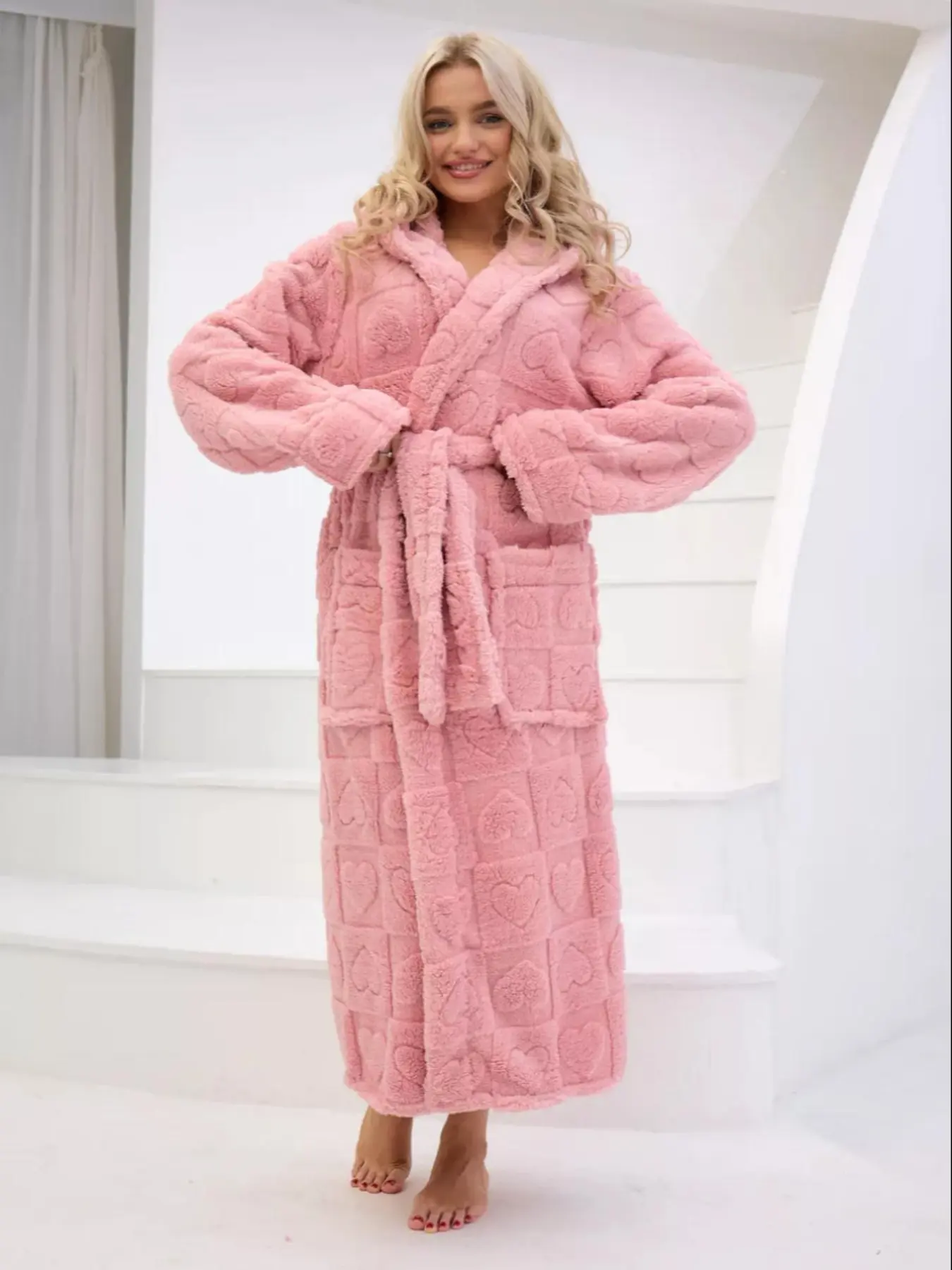 Women's Coral Fleece Bathrobe, Hooded Long Sleeve Sleepwear, Everyday Loungewear, Chic Warm Thickened Padded Robe with Hearts, Belt, Drawstring & Dual Pockets, Fluffy Pajamas, Soft Casual Pajamas, Comfy Pajamas, Heart Pattern Sleepwear, Heart Print Robe