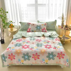 Vibrant Floral Print Quilt, Colorful Flower Pattern, Soft Comfortable All-Season Blanket, Bedroom Decor Essential, Home Decoration Must-Have, Soft Lightweight Quilts